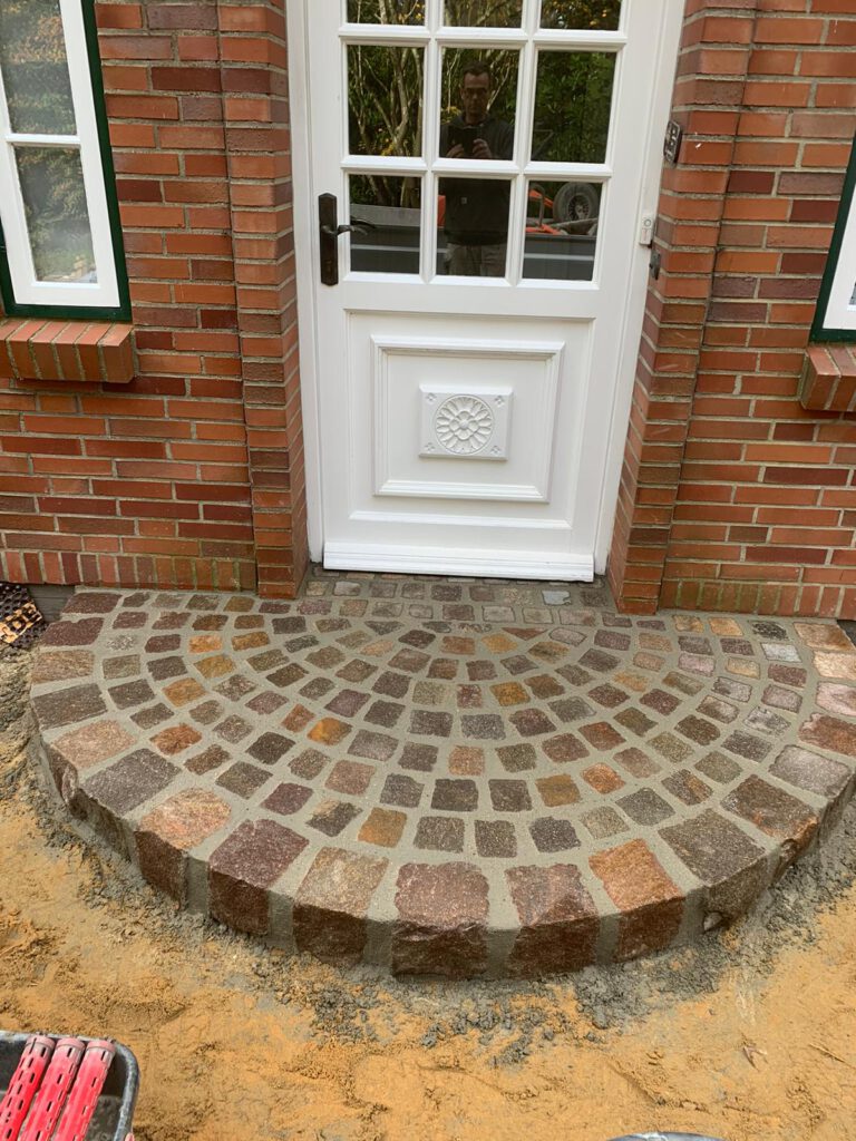 Der Eingang wurde für die Sanierung fertig.