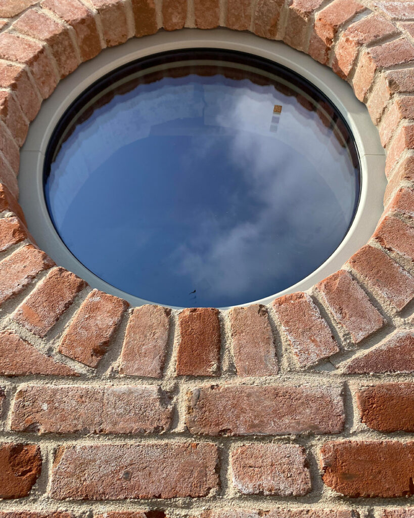 Haus-Renovierungsarbeiten-18 Rundes Fenster