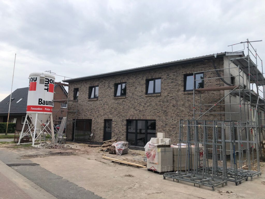 Die neue Fassade ist von TCB Horstedt vorne fertig gestellt.